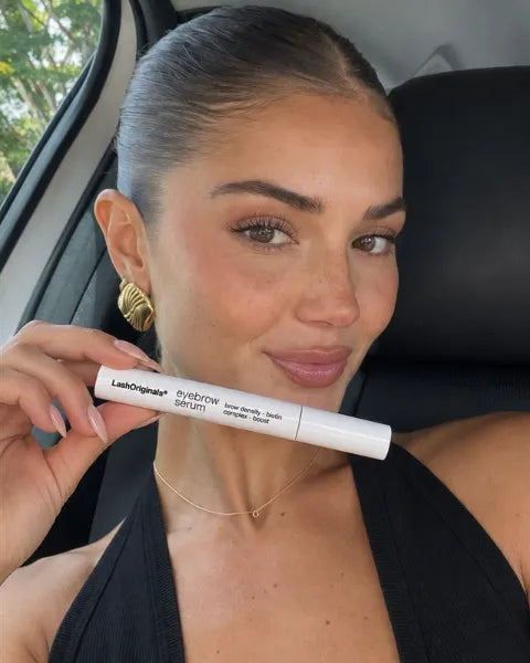 Model using a LashOriginals serum