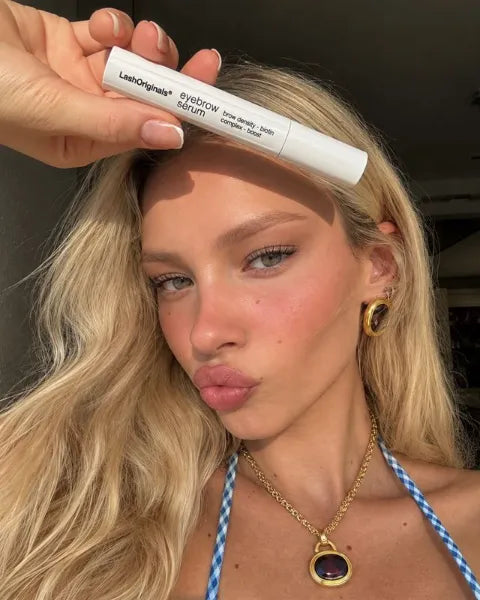 Model using a LashOriginals serum