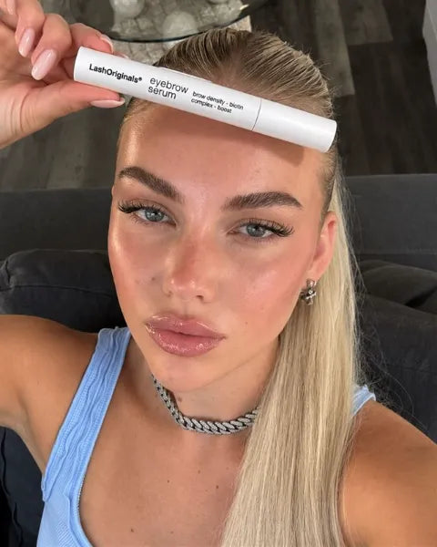 Model using a LashOriginals serum