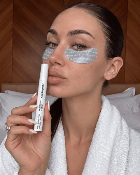 Model using a LashOriginals serum