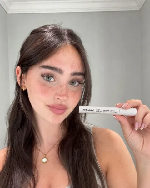 Model using a LashOriginals serum