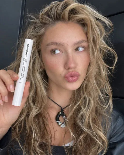 Model using a LashOriginals serum