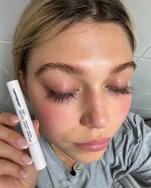 Model using a LashOriginals serum