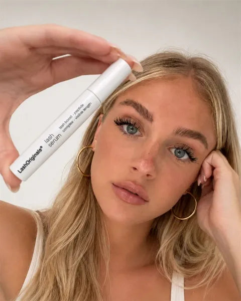 Model using a LashOriginals serum