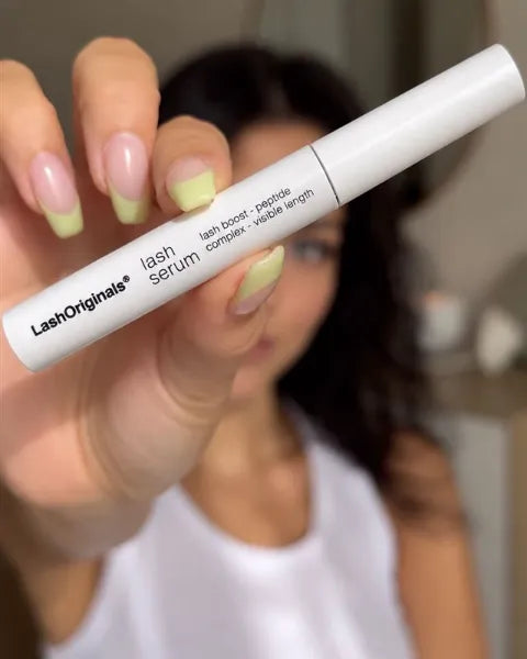Model using a LashOriginals serum